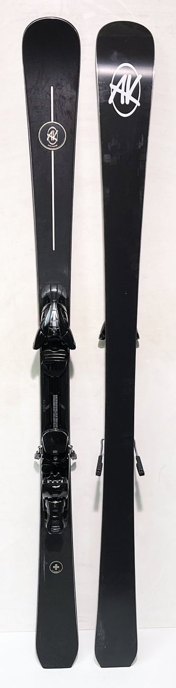 AK 152 cm; SWISS Ski