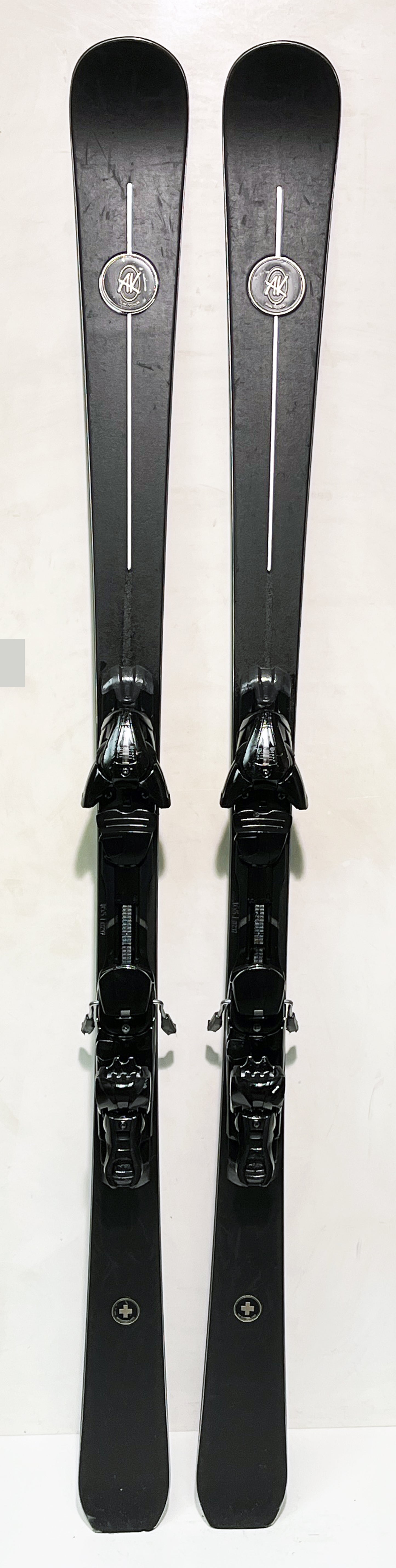 AK 165 cm; SWISS Ski