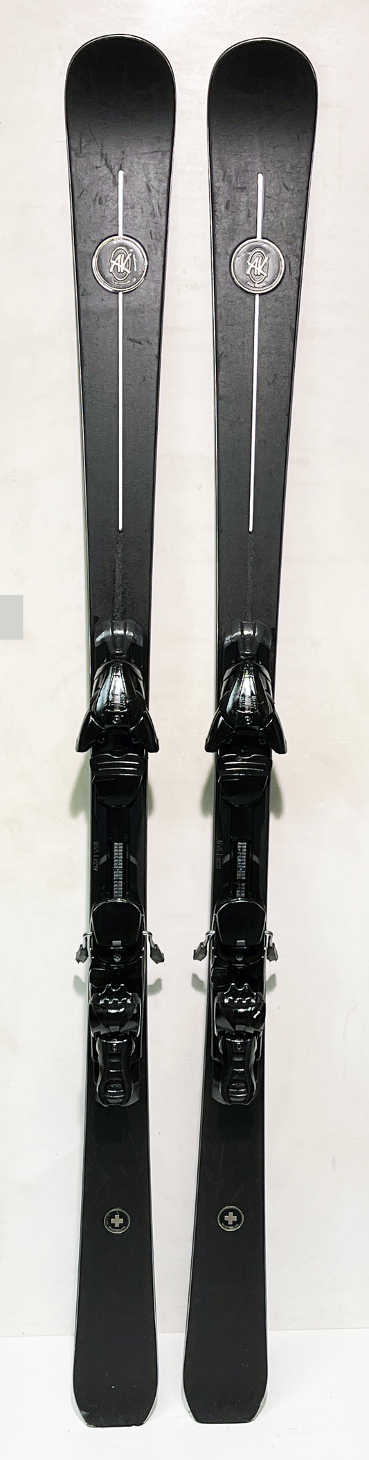 AK 165 cm; SWISS Ski