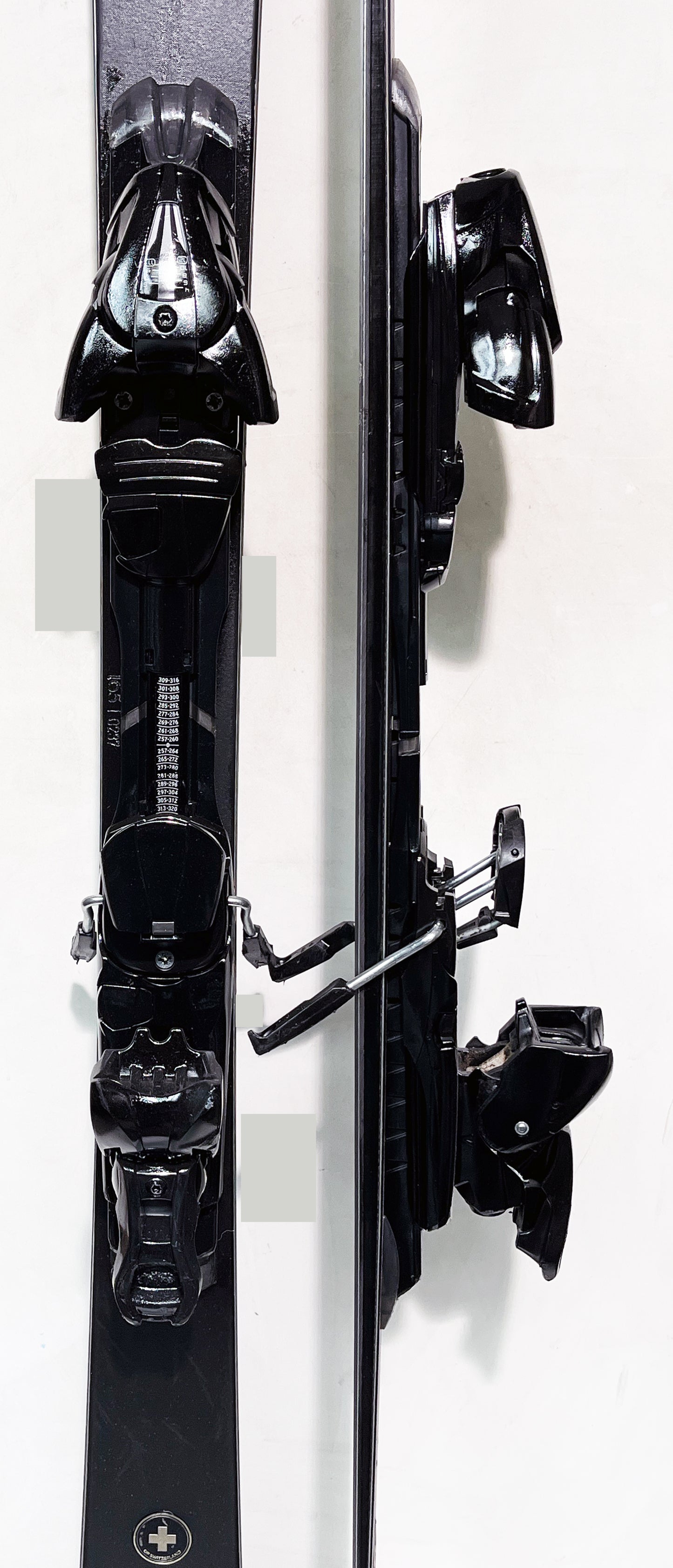 AK 165 cm; SWISS Ski