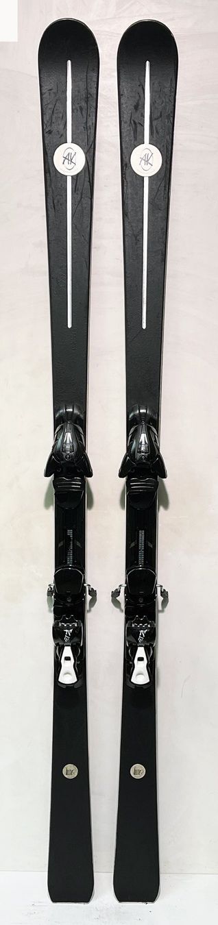 AK 178 cm; SWISS Ski
