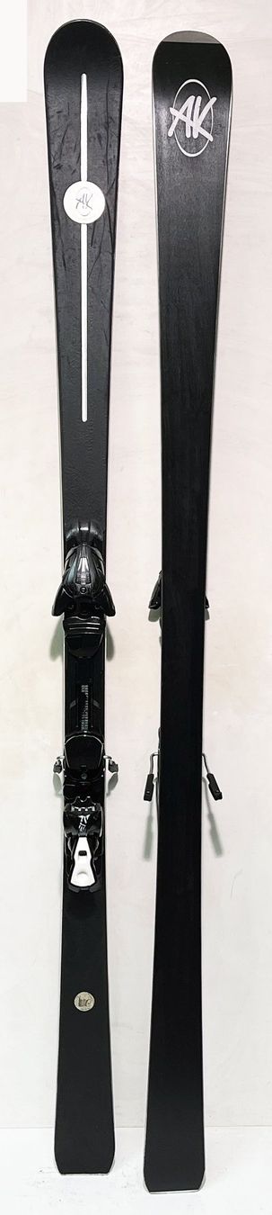 AK 178 cm; SWISS Ski