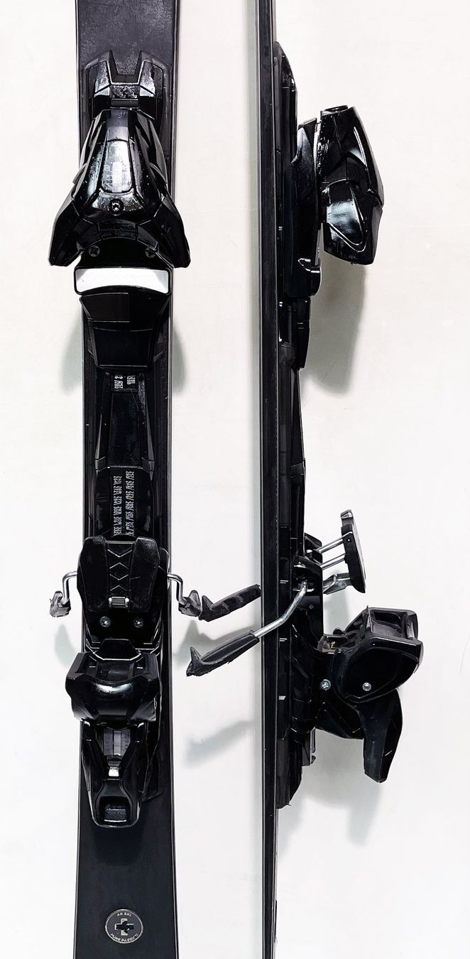 AK     158 cm; SWISS Ski