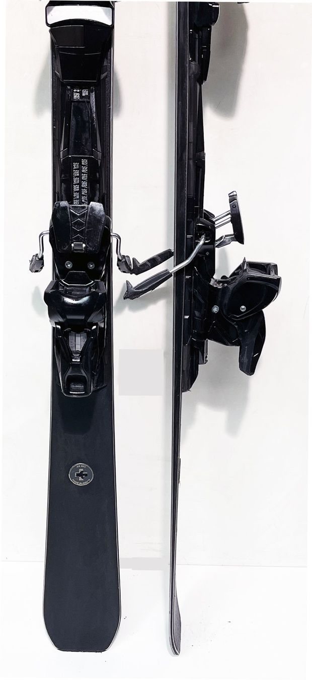 AK     158 cm; SWISS Ski