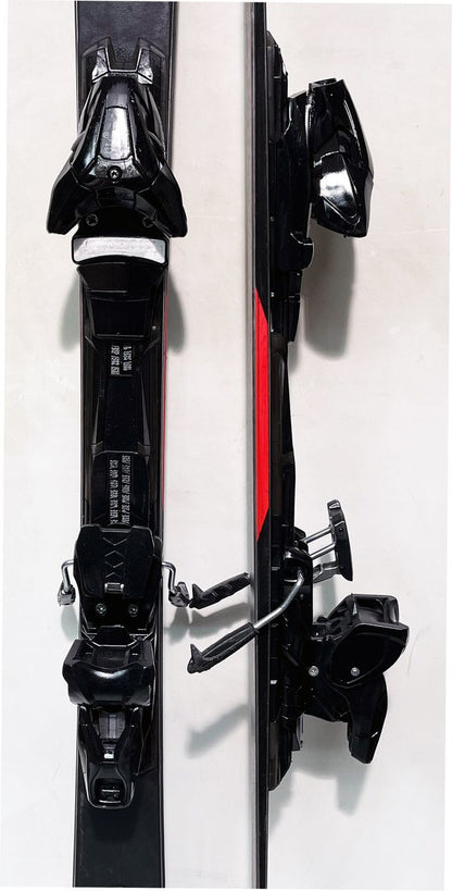 AK 158 cm; SWISS Ski