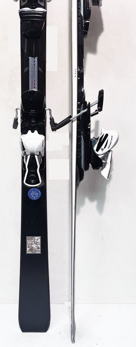 AK 174 cm ; SWISS Ski